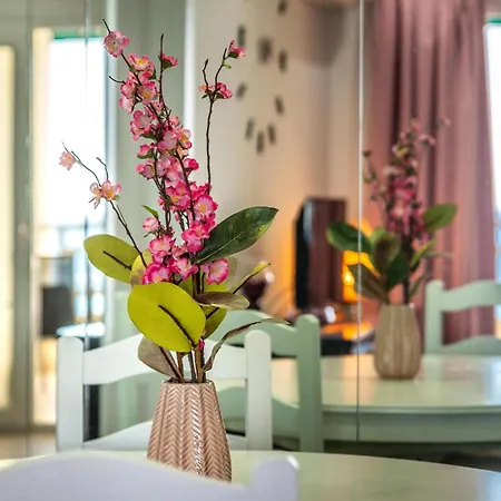 Urbanbeach Imperator Апартаменты *